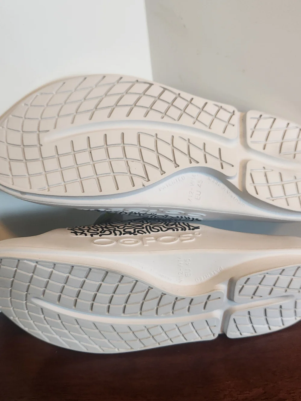 NEW OOFOS OOAHH Sport Flex Limited Slides Men’s Size 12 White Labyrinth Black